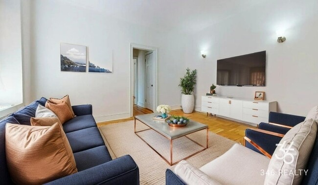 Building Photo - 100 Cooper St