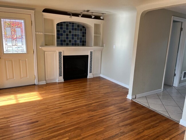 Building Photo - Charming Bungalow