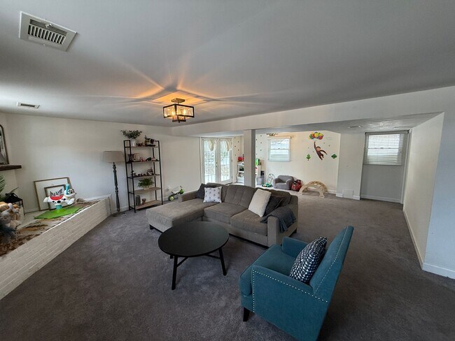 Building Photo - Beautiful 4-Bedroom Home with Finished Basement & Large Yard- Sykesville, MD