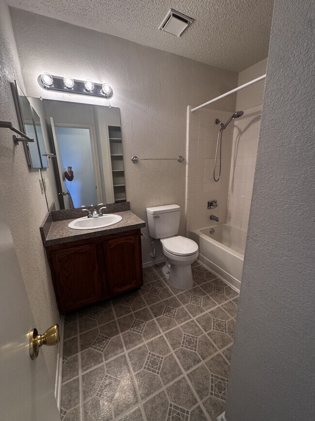 Building Photo - 1613 Bobby Lee Dr