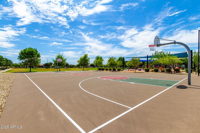 Building Photo - 5747 S Labelle