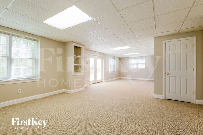 Building Photo - 121 Sawgrass Ln N