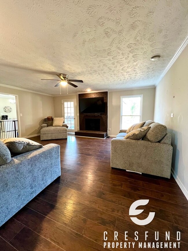 Building Photo - 2020 Penrose Dr