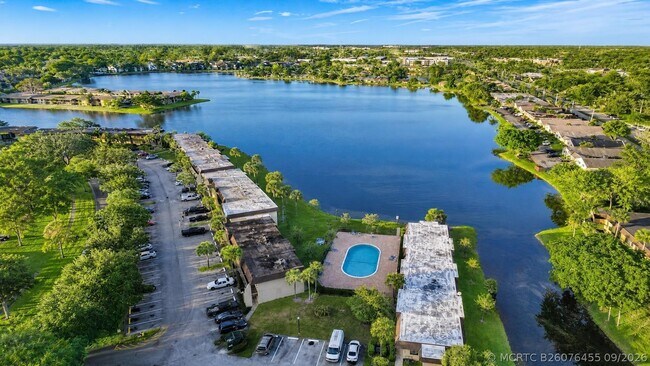 Building Photo - 416 Lakeside Dr