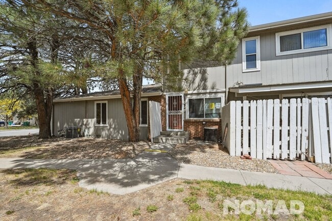 Building Photo - Charming 2BR Townhome in Aurora