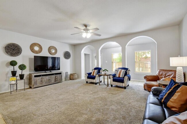 Building Photo - 2354 Oak Pebble