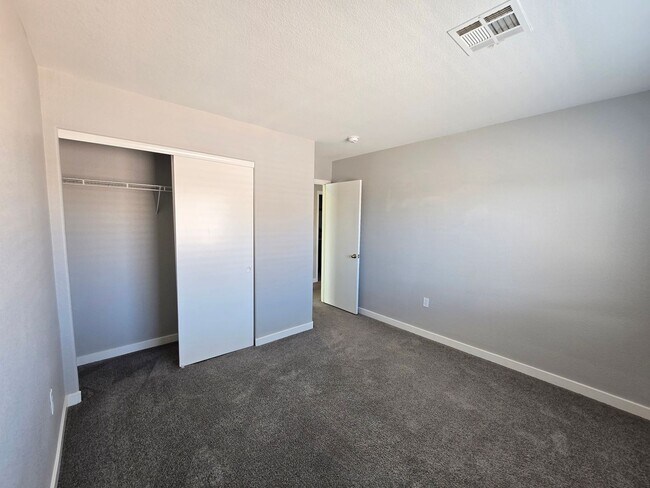 Building Photo - 4 Bedroom Rhodes Ranch Home