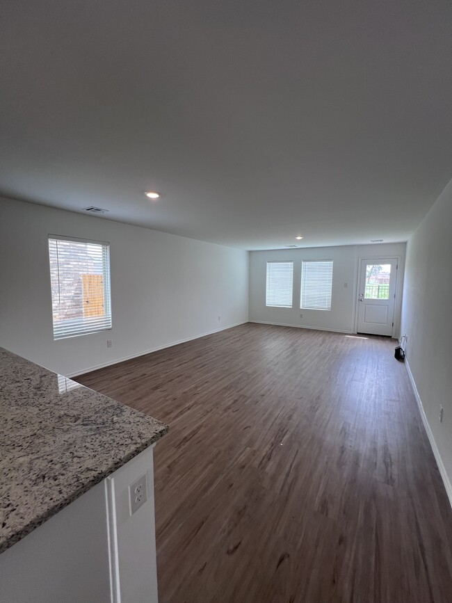 Building Photo - 2305 Wolford Ct