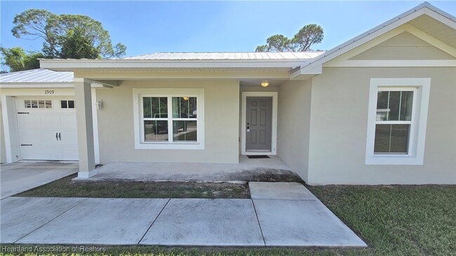 Building Photo - 2909 Mullet Ave