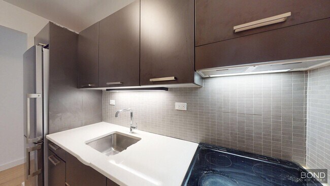Building Photo - 222 E 39th St