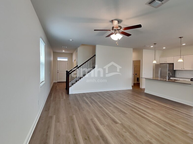 Building Photo - 1195 Heavenly Dr