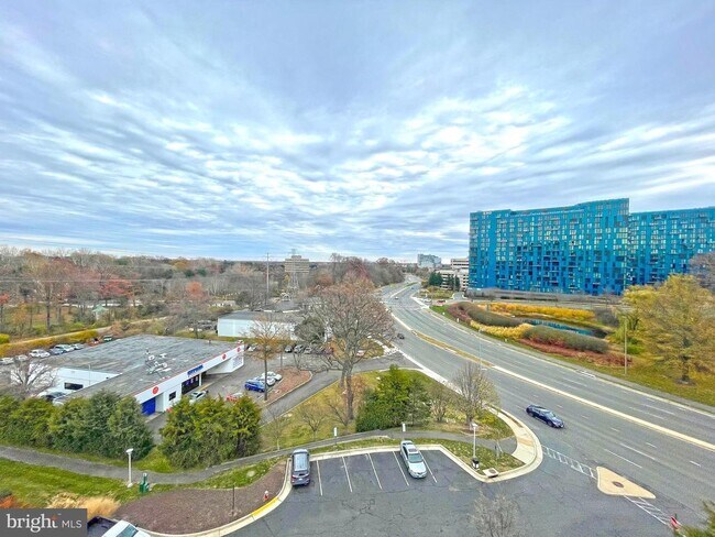 Building Photo - 11800 Sunset Hills Rd