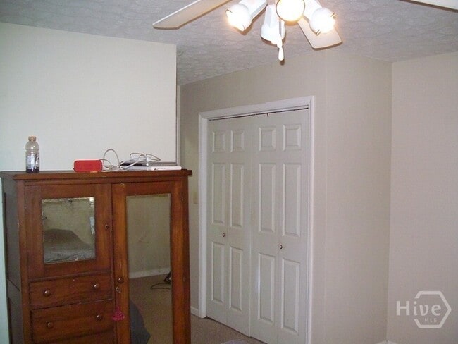 Building Photo - 132 Oxford Ct