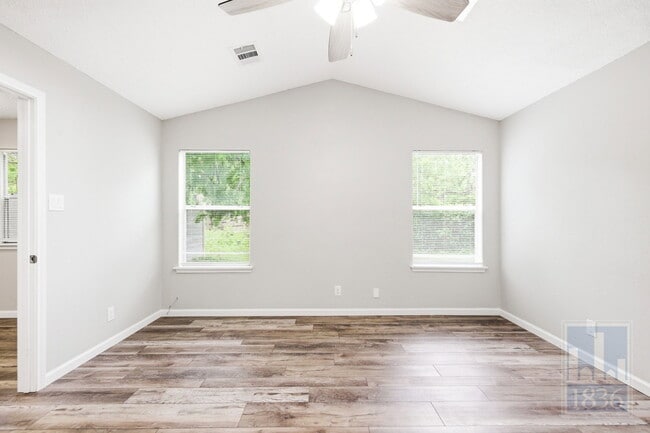 Building Photo - 13305 Waverly Ct