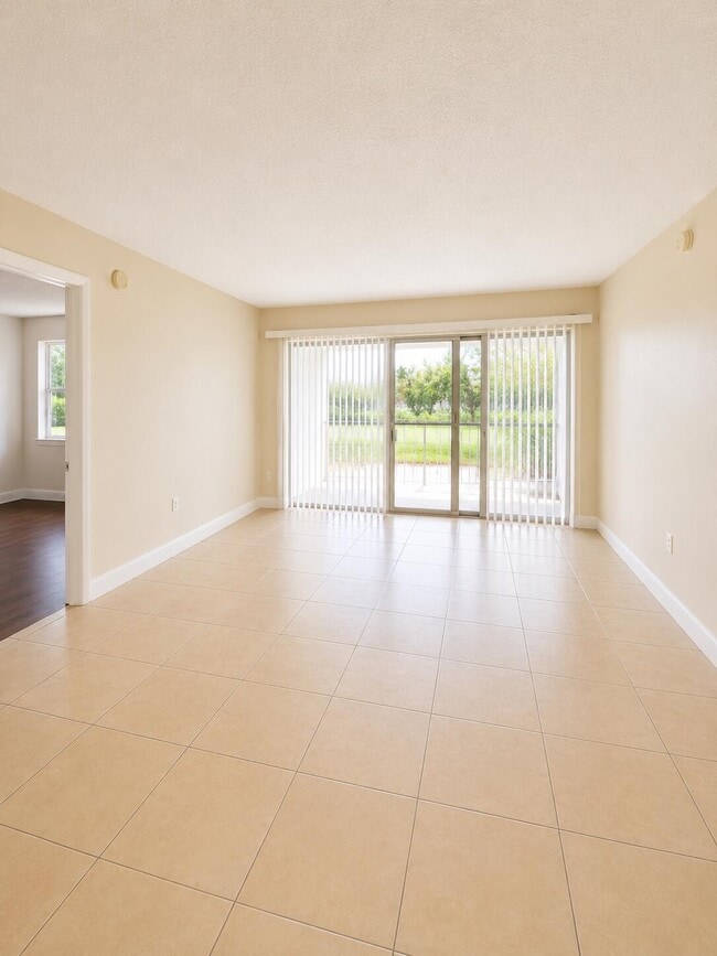 Building Photo - 4205 N University Dr