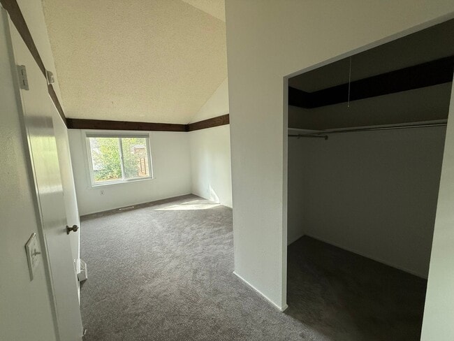 Building Photo - July 2026!!! Great house in S Boulder on quiet cul de sac