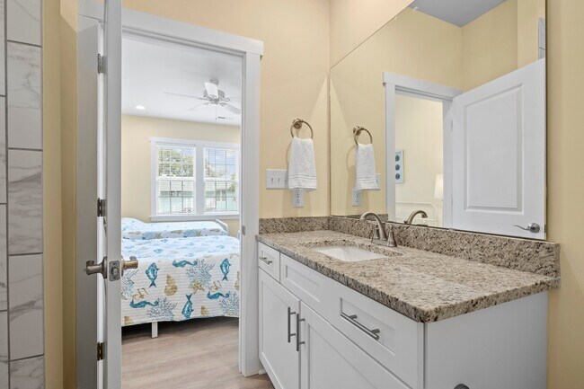 Building Photo - 5603 Sound Dr