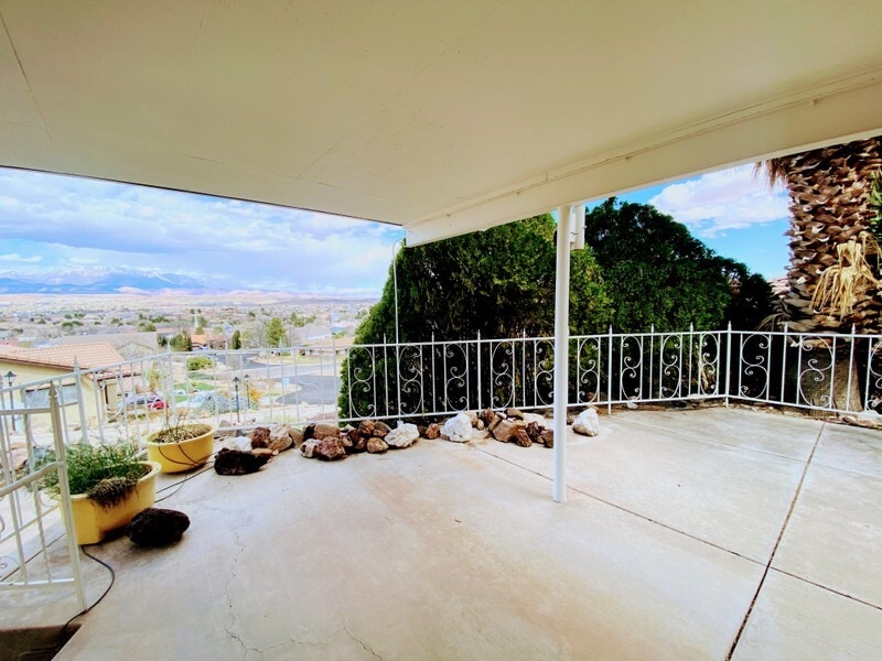 Building Photo - 2330 S Adonis Cir