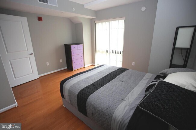 Building Photo - 7915 Eastern Ave NW