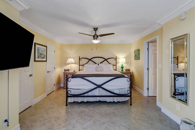 Building Photo - Charming Studio Condo in Bonita Springs