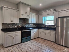 Building Photo - 5804 Nightingale Ave