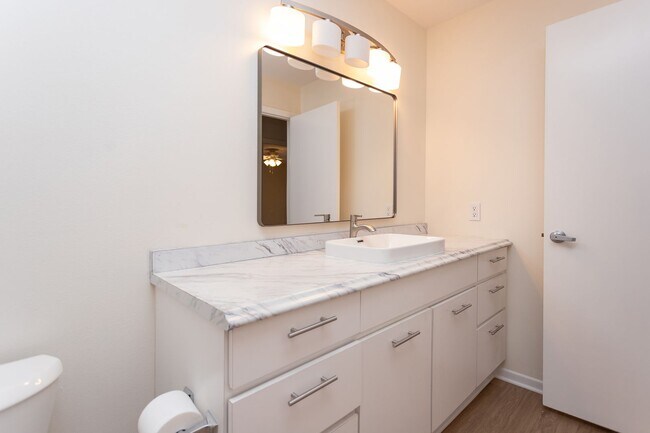 Building Photo - Spacious & Bright Broadmoor Townhome with Covered Deck!