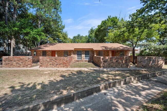 Building Photo - 1803 Harry Ct