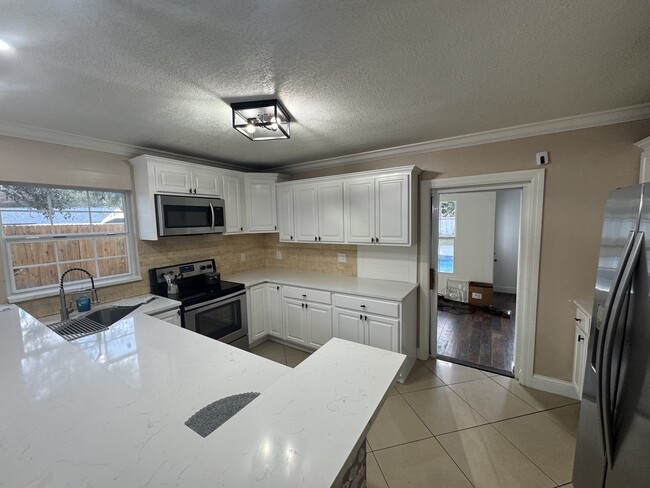 Building Photo - 16008 Sagebrush Rd