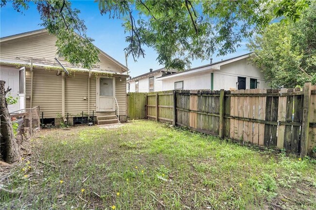 Building Photo - 2426 Eagle St