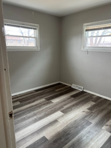 Building Photo - 6046 N 61st St