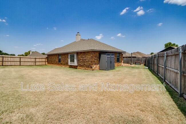 Building Photo - 1174 Misty Dr NW