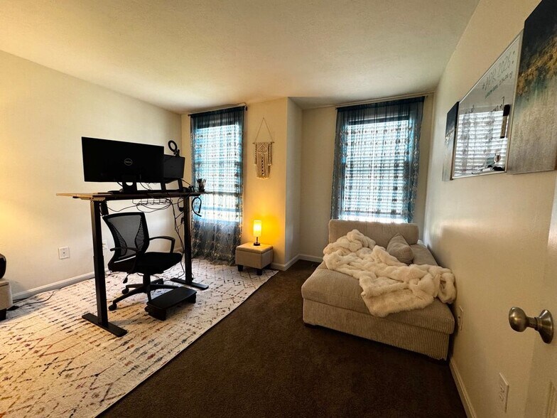 Building Photo - 305 Marshall Heights Dr