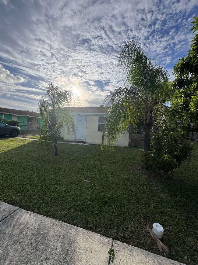 Building Photo - 3309 Avenue S