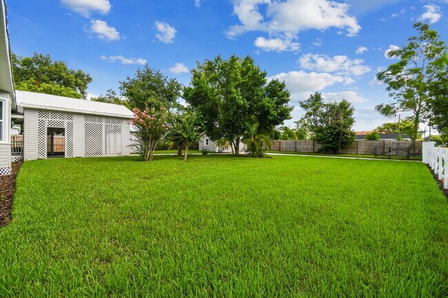 Building Photo - Beautifully restored 4 bedroom home with f...