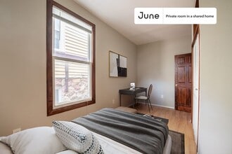 Building Photo - Room in Shared 4 bed/1 bath home