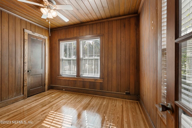 Building Photo - 1058 Beach Ave
