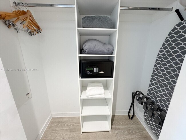 Building Photo - 2602 E Hallandale Beach Blvd