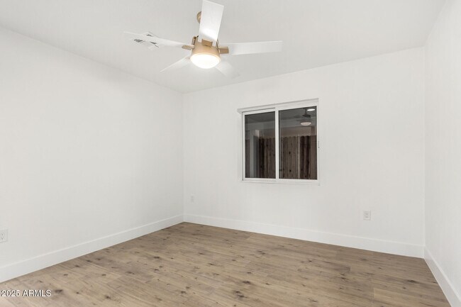 Building Photo - 701 W Windsor Ave