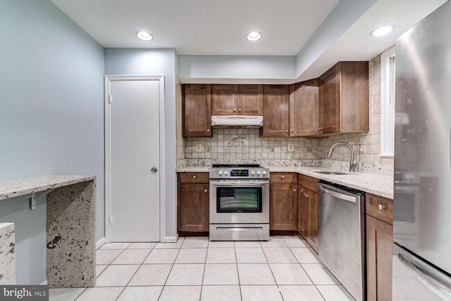 Building Photo - 9420 Packard Way