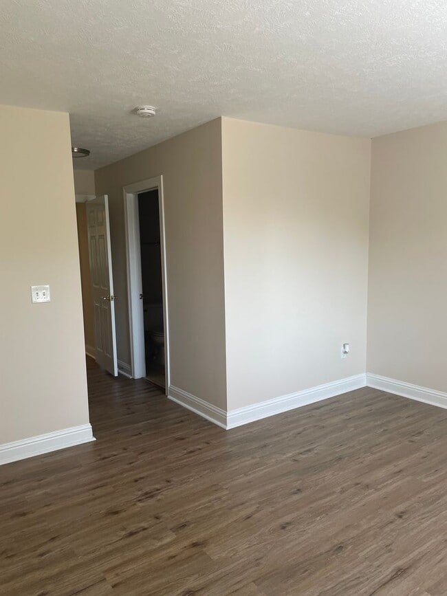 Building Photo - 3800 Rosemont Blvd