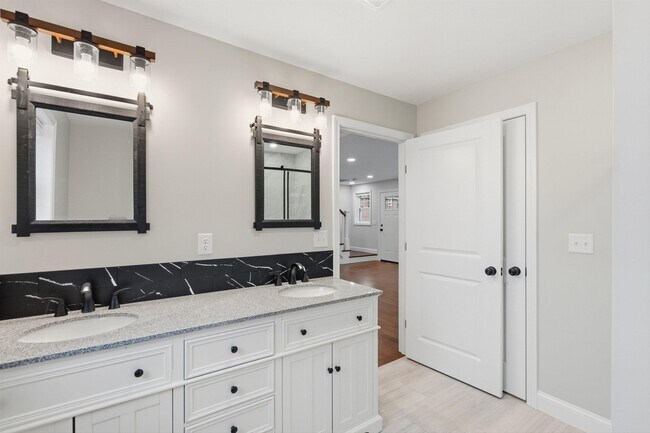 Building Photo - 24 Daytona St