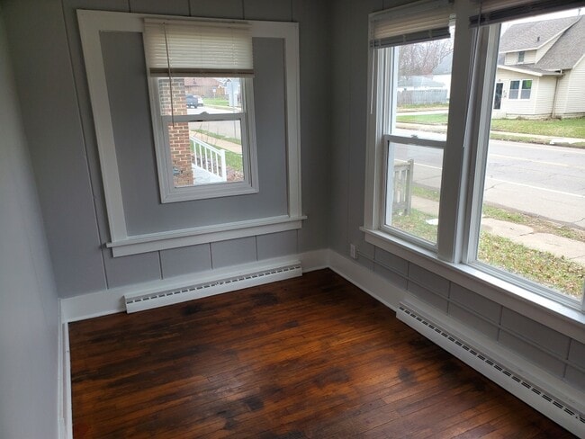 Building Photo - 709 S Ironwood Dr