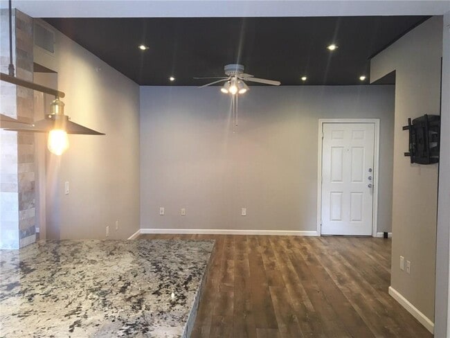 Building Photo - 2320 Gracy Farms Ln