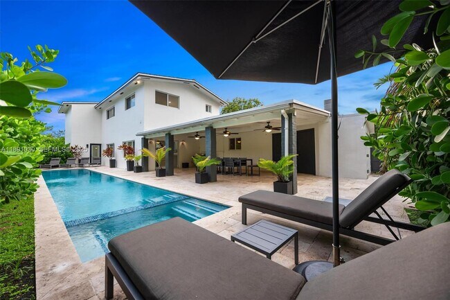 Building Photo - 1651 SW 13th Ave