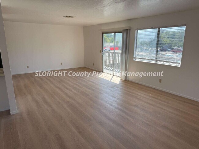 Building Photo - AVAILABLE NOW - Spacious 4 Bed, 2 Bath Apa...