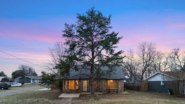Building Photo - 400 N River Oaks Dr