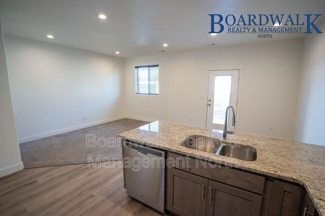 Building Photo - 440 1625 N
