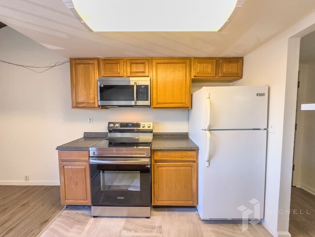 Building Photo - Apartment for Rent in Chico CA | Pool, Spa, Near Bidwell Park, Pet Friendly