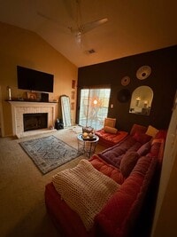 Building Photo - 608 Squire Ln