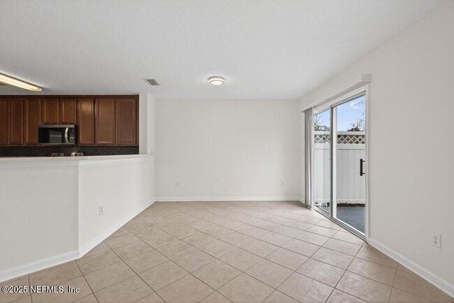 Building Photo - 411 Walnut Dr